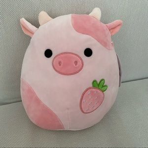 squishmallow 8" strawberry reshma hot topic exclusive